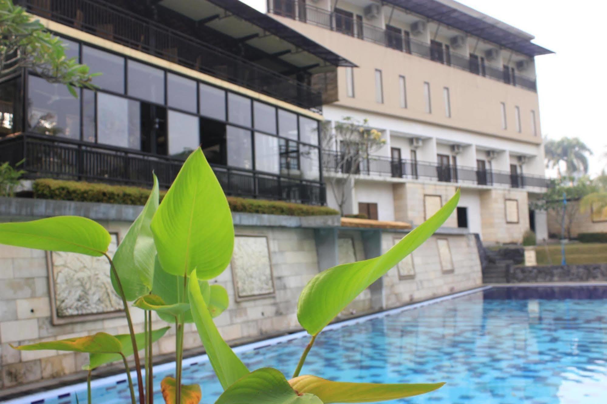 Bumi Cikeas Sentul Bogor Hotell Eksteriør bilde