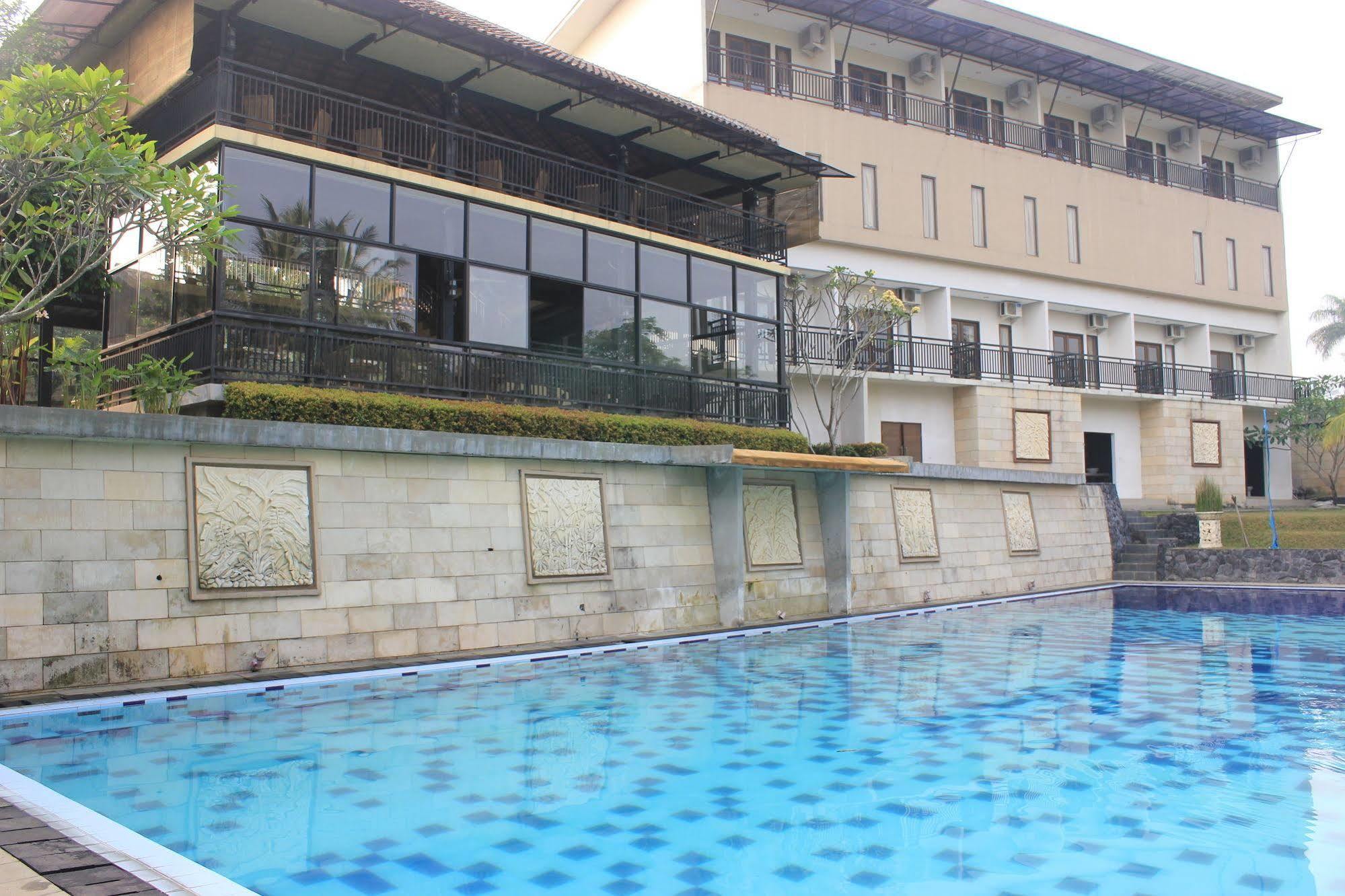 Bumi Cikeas Sentul Bogor Hotell Eksteriør bilde
