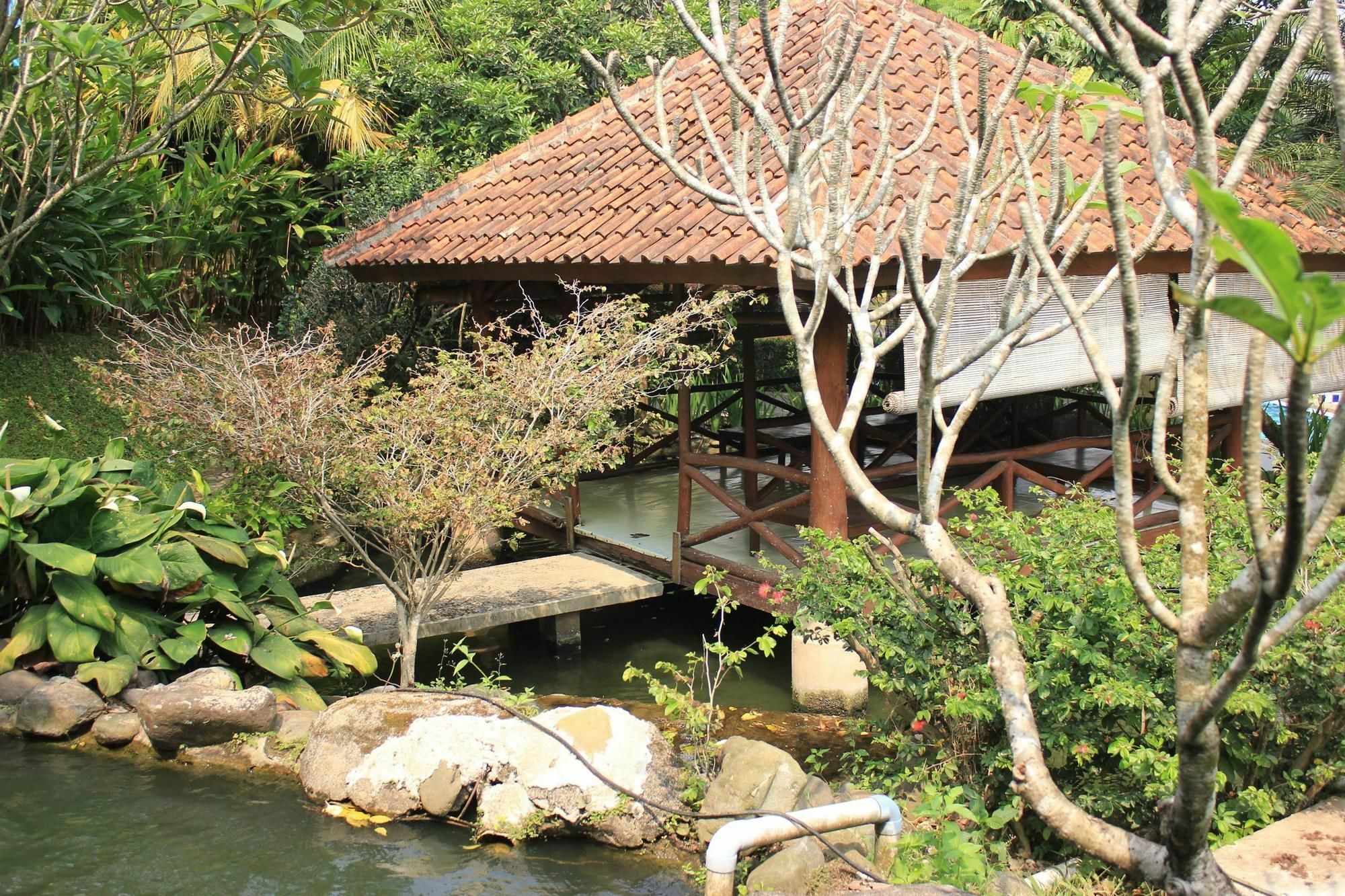 Bumi Cikeas Sentul Bogor Hotell Eksteriør bilde